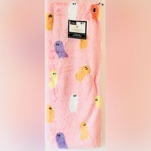 Pink ghost throw blanket with multiple colors ghost